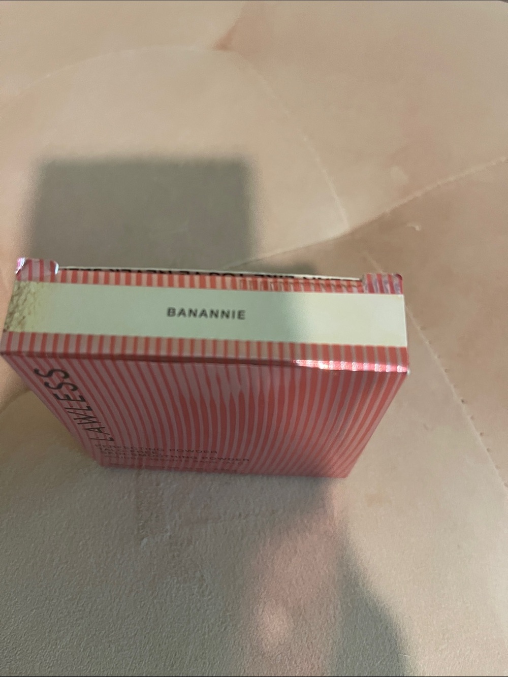 LAWLESS Perfecting Powder Boxed Compact - Rose Metallic - Picture 2 of 3